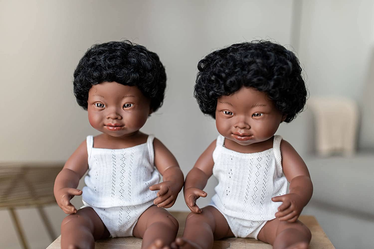 KsmToys - Venta al por mayor Muñeca - Niños - Muñeca de bebé con cabello suave y negro, niña con síndrome de Down, piel africana4