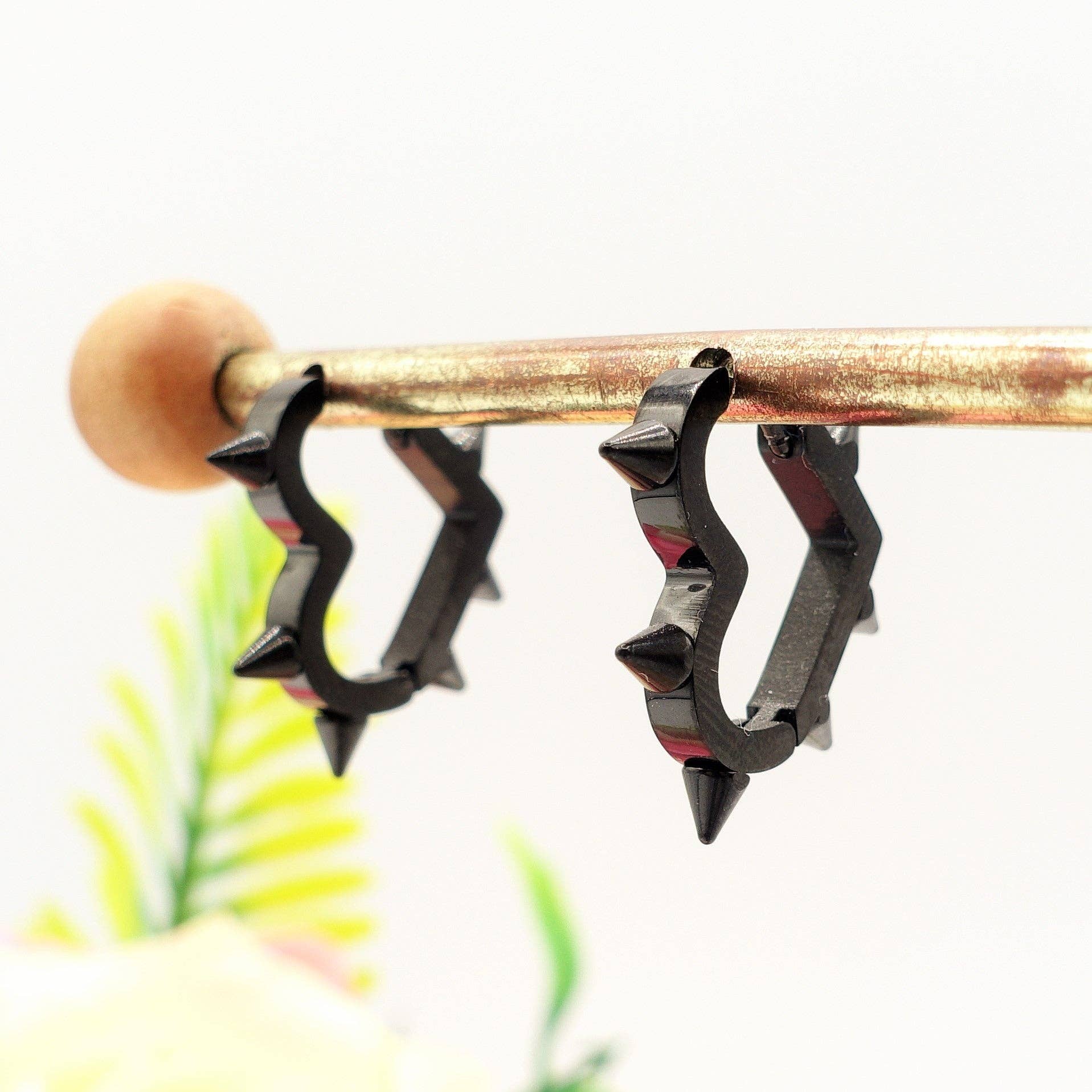 Daemon srls – wholesale Solitärörhängen – SUSY - rostfritt stål - hjärtformade hoop-örhängen med spetsar7