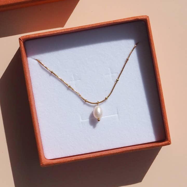 Alesi Jewellery - Wholesale Pendant/Charm Necklace - 18K Gold Freshwater Pearl Satellite Necklace0