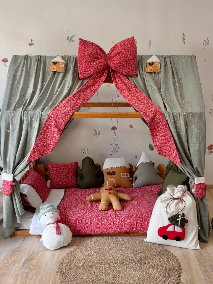 Cama con dosel navideña hecha a mano para niños: cortinas menta, lazo rojo y juego de ropa de cama acogedor para las fiestas. para venta al por mayor de Velvet White