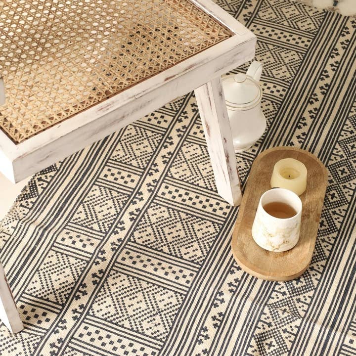 Tapis en coton imprimé à la main monochrome (48'' x 72'') pour la vente par Mela Artisans