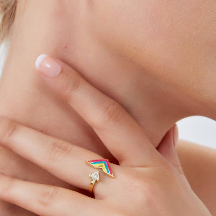 Anillo con forma de flecha esmaltada en plata de ley para venta al por mayor de Spero London