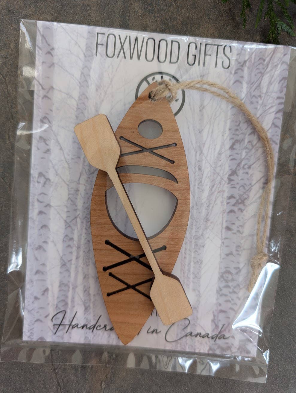 Foxwood Gifts Canada - Venta al por mayor Adornos - Ornamento de Kayak de Madera – Recuerdo Navideño Artesanal de Canadá4