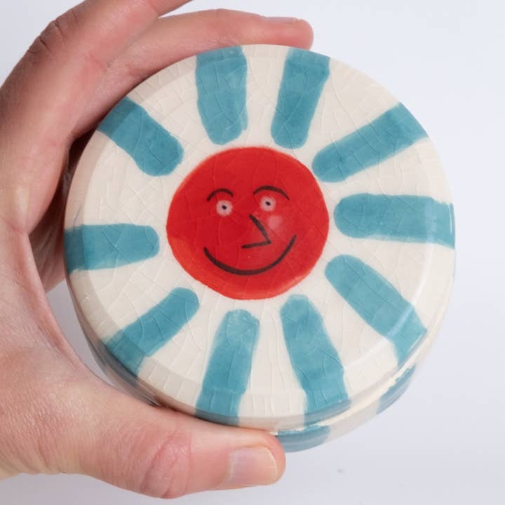 Leende Röd Blå Sol - Keramikask för wholesale av Matilde Horta