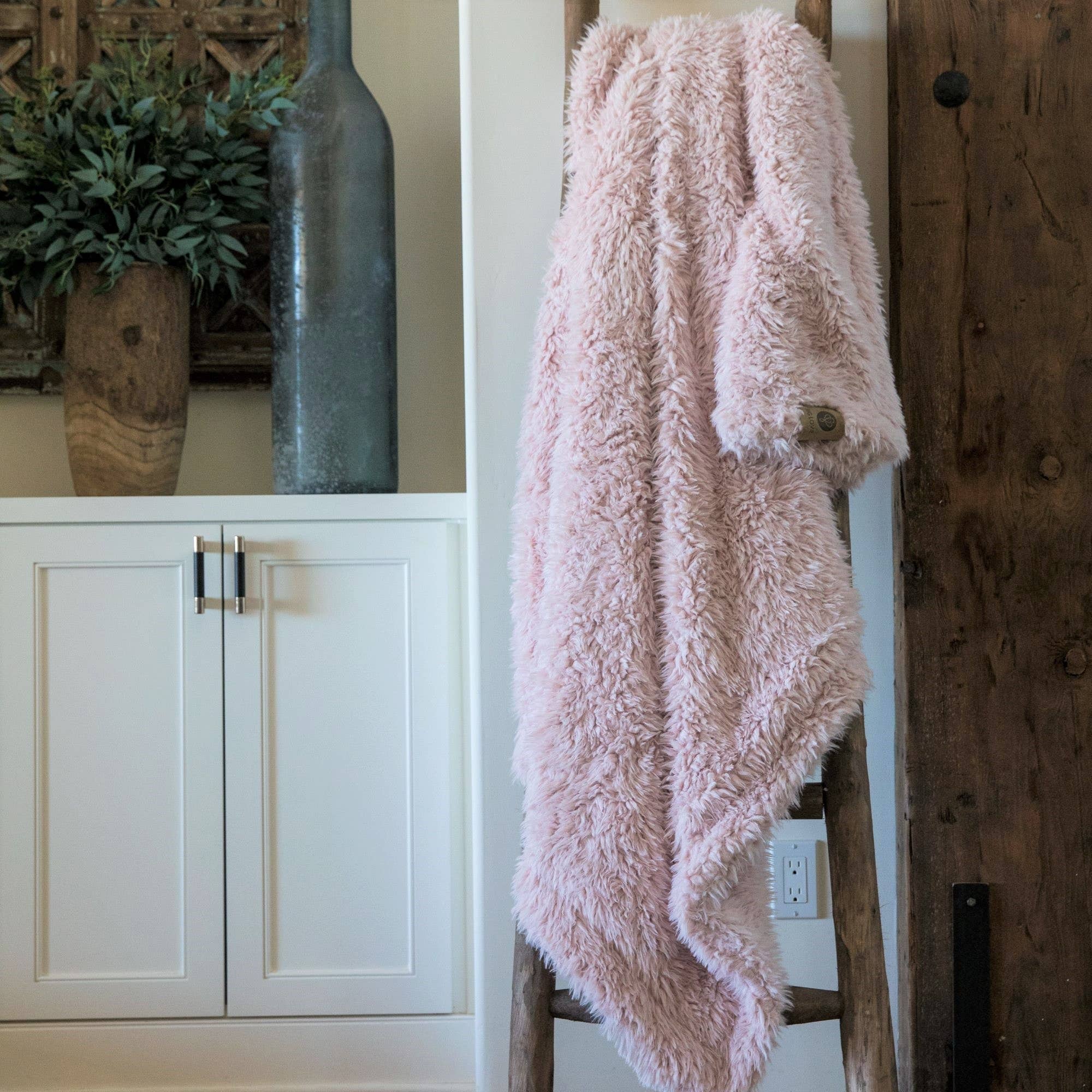 BIG LOViE - Wholesale Throw Blanket - Angel Plush Blanket - Big6