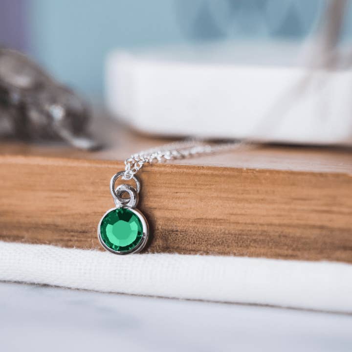 Collana con pietra portafortuna maggio. per la vendita all'ingrosso da parte di About.me Jewellery