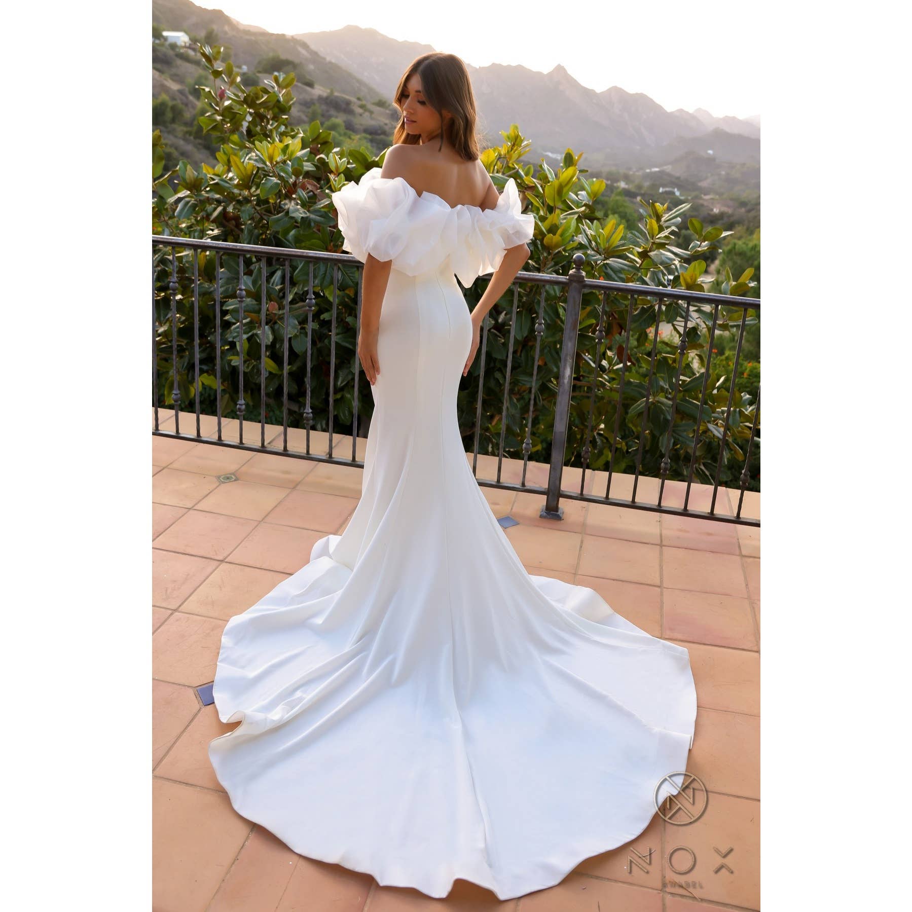 BLANCO Vestido de novia sirena con volantes fuera de los hombros JW984 de venta al por mayor en Faire1
