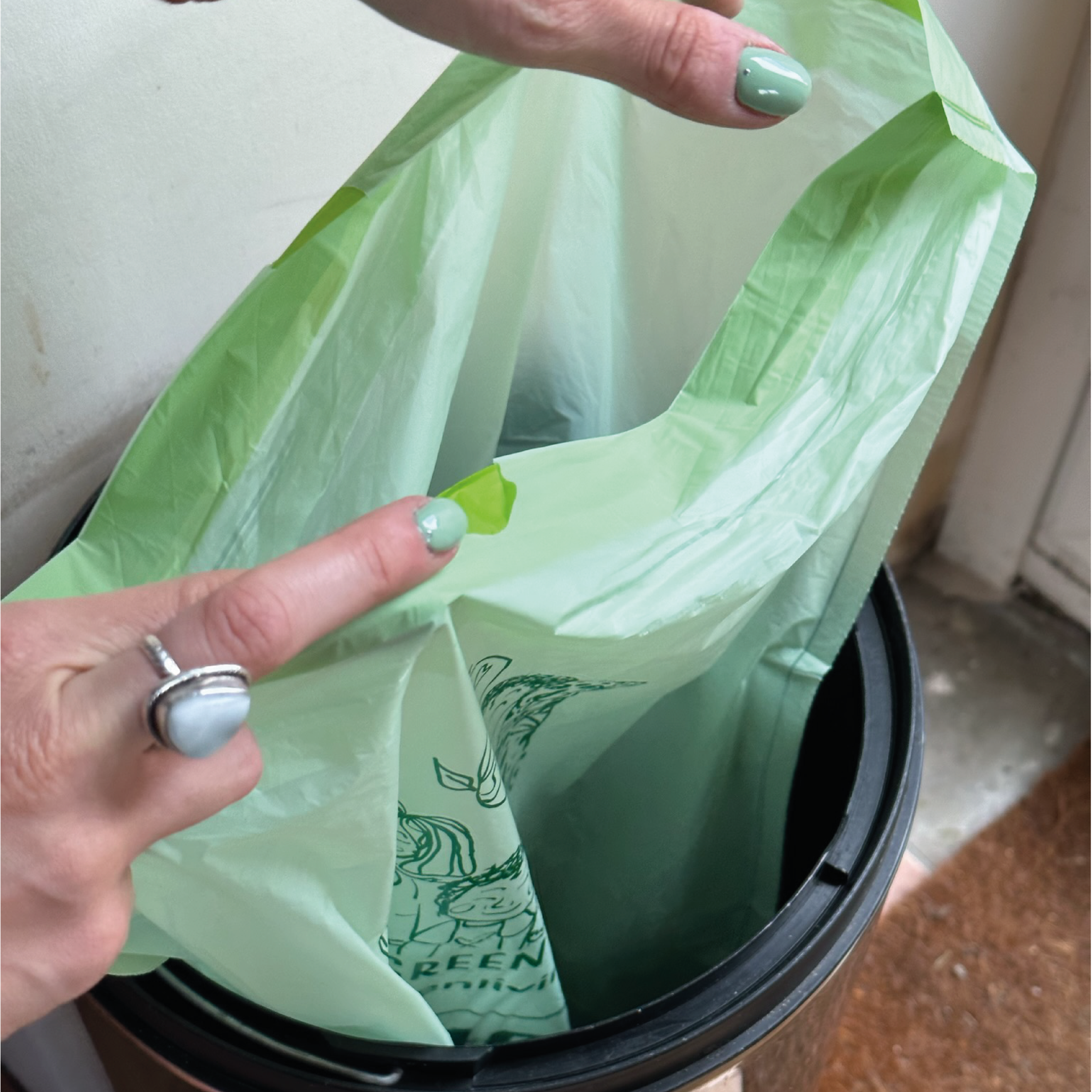 Eco Green Living - Wholesale Trashcan/Trash Bin - Compostable Drawstring Bin Bags | 40 Litre (25 bags)6