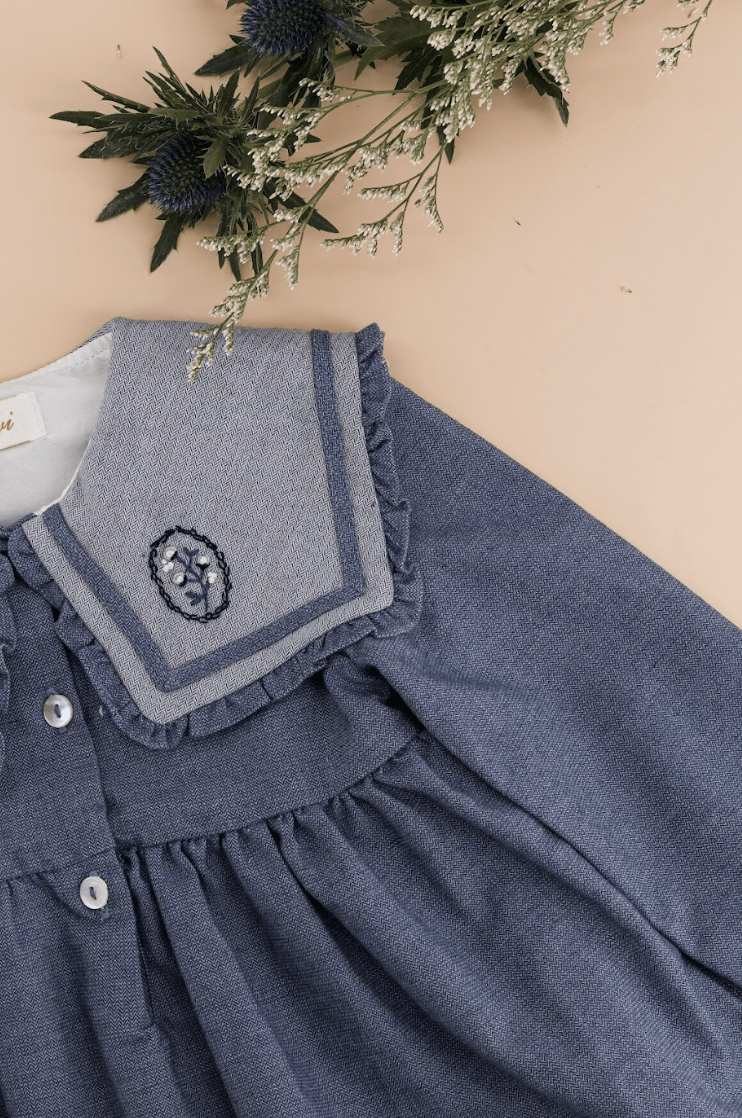 Kidiwi handmade - Wholesale Jurk - Kinderen - Paola, geborduurde jurk met blauwe denim chevrons2