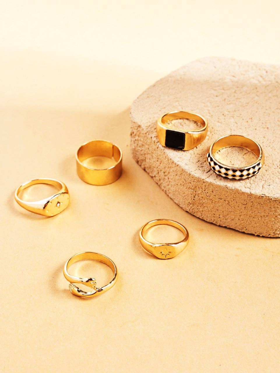 Katinki – wholesale Smycken – Vintage minimalistisk kollektion av guldringar1