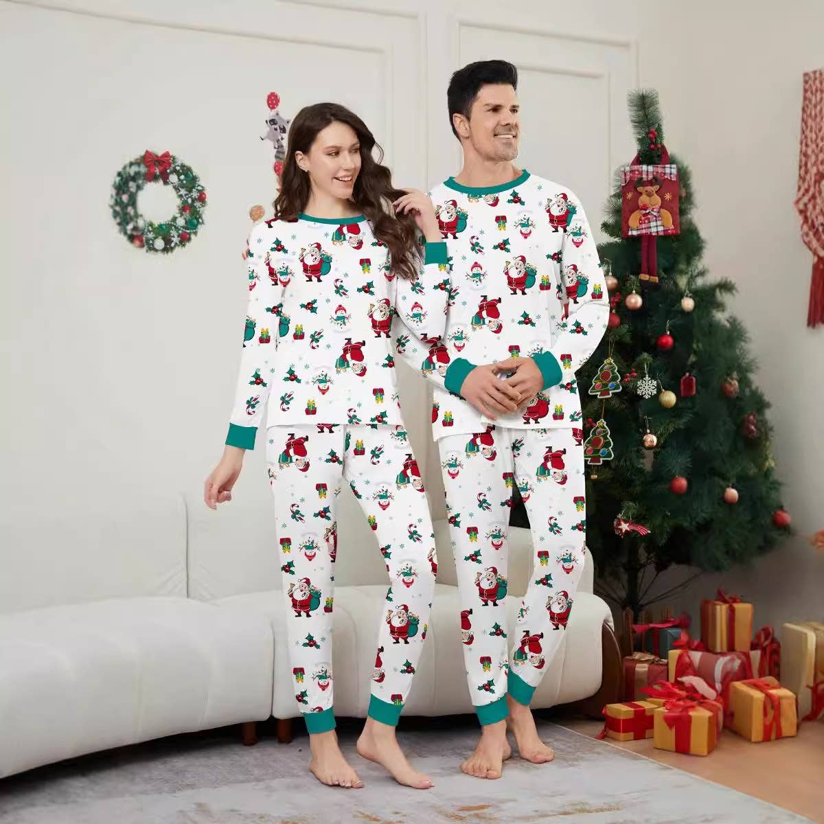 Wit Kerstpyjama's voor het hele gezin met de Kerstman in het wit voor groothandel op Faire3