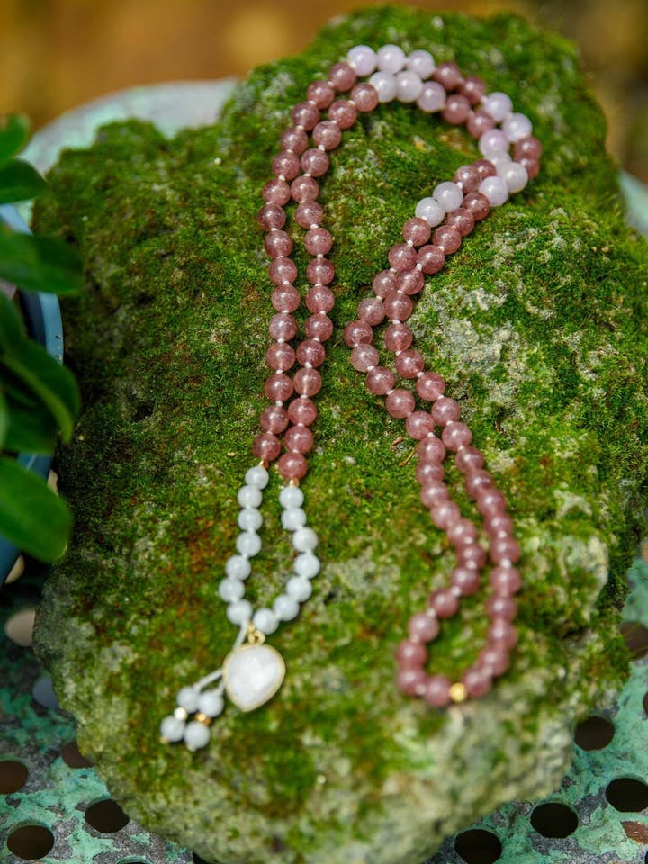 Erdbeerquarz Kunzit Reiki-infundierte Mala-Halskette für den Großhandel von Samadhi Mala Beads