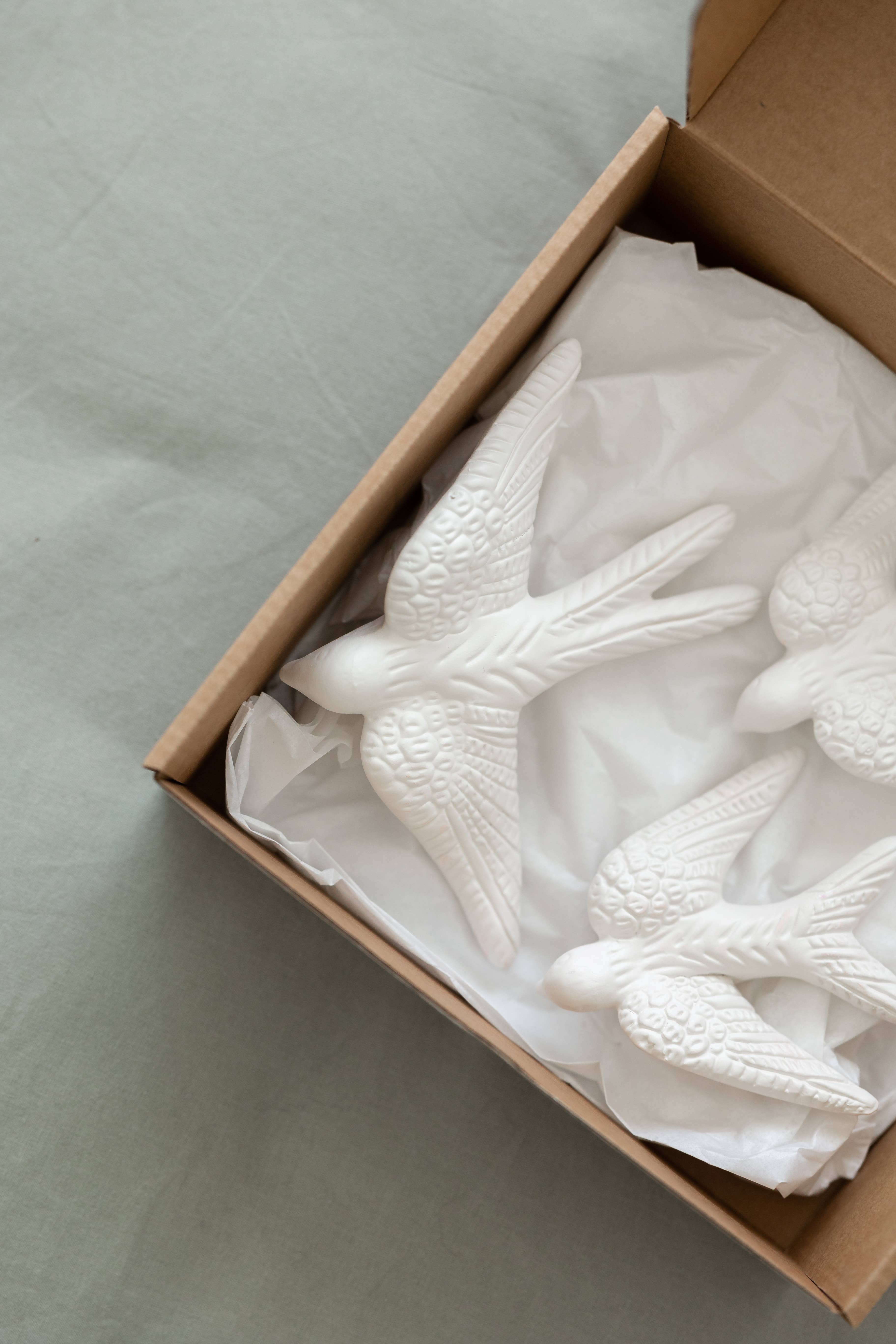 OITO Atelier - Venta al por mayor Papel pintado 3D - Golondrinas de cerámica hechas a mano, juego de 39