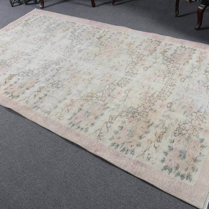 Alfombra 4,9 x 8,4 pies, alfombra turca vintage, alfombra abstracta blanca y rosa para venta al por mayor de Vintage Rugs Loom