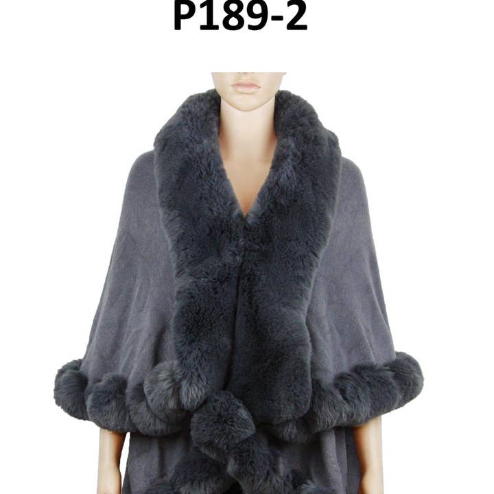 P189_Scialle/Poncho con bordo in pelliccia tinta unita antracite con foro per il braccio per la vendita all'ingrosso da parte di Jasper Trading LLC