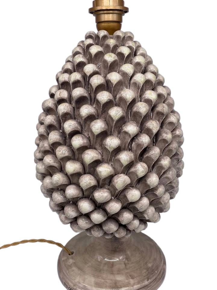 Caltagirone Keramisk Pine Cone Lampe cm H.40 Håndlavede Beige Ecru for engroshandel hos DD Ceramiche Siciliane