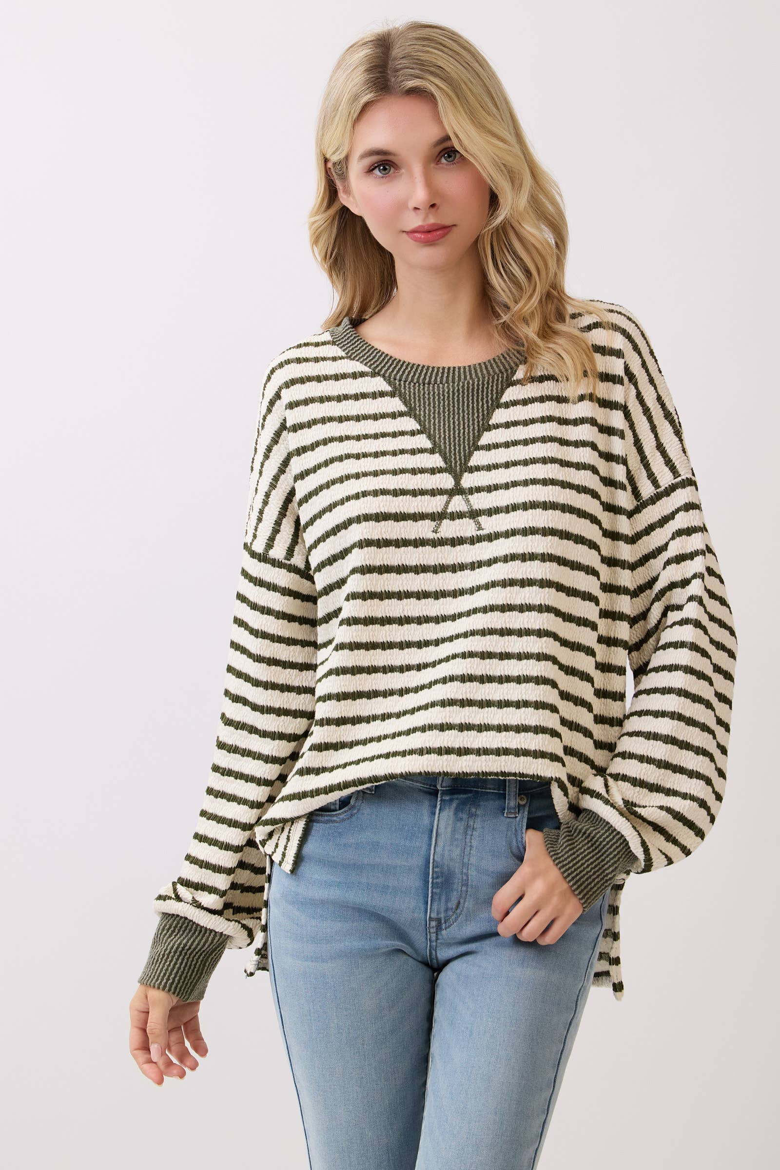 7th Ray – wholesale Stickad topp - Dam – Randig stickad tröja med nedhasad axel T612813