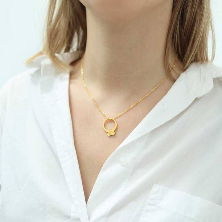 Pendentif Minimal avec Anneau Doré pour la vente par ACUS