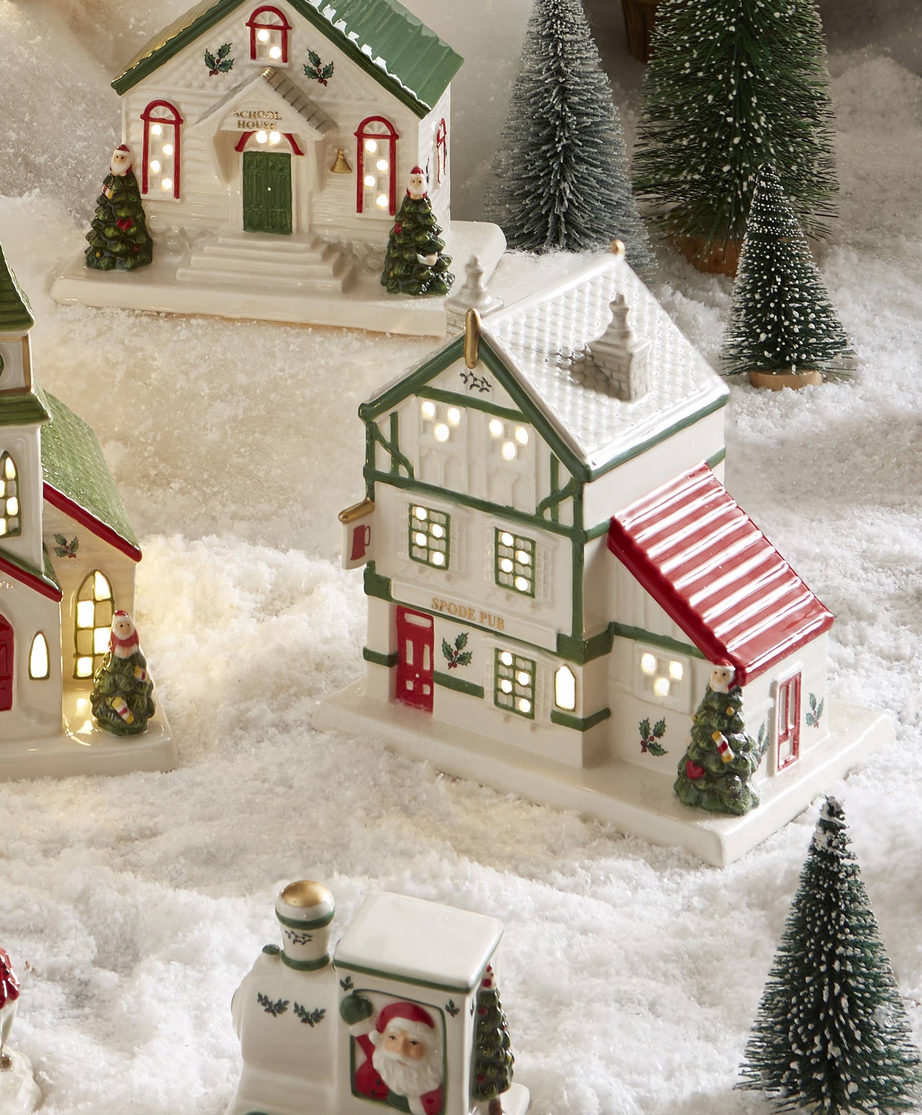 Portmeirion, Spode, Pimpernel, Nacthmann, Wrendale Designs - Wholesale Christmas Decoration - Christmas Tree Led Public House 5.5"1