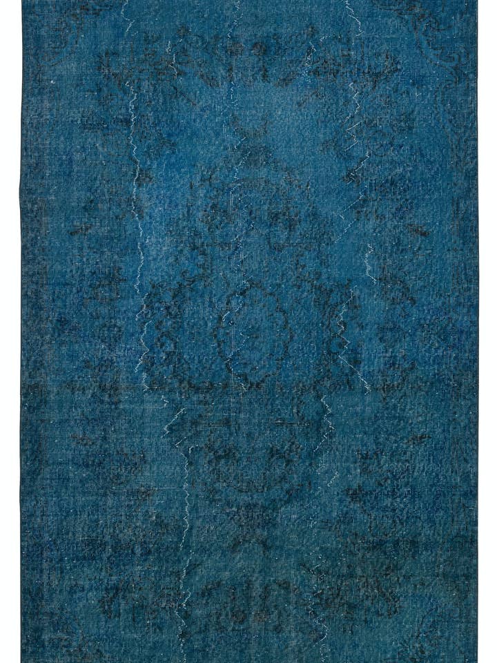Tappeto moderno fatto a mano turco 5,6x9,6 piedi in colore blu per la vendita all'ingrosso da parte di Rug Specialist LLC.