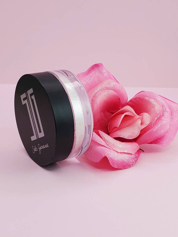 Silver Shine Bright Highlighting Powder for wholesale by Solo Giovane