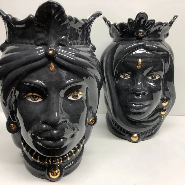 DD Ceramiche Siciliane - Vente Vases - Têtes de maure afro Caltagirone Céramique cm H.25 L.17 Détails en or artisanal noir3