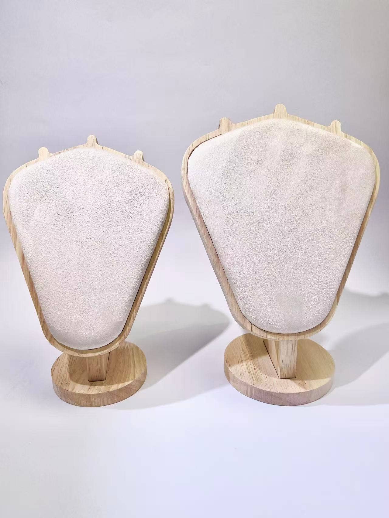 COSMOS - Wholesale Jewelry Stand & Display - Natural wood display for elegant and stable jewelry3