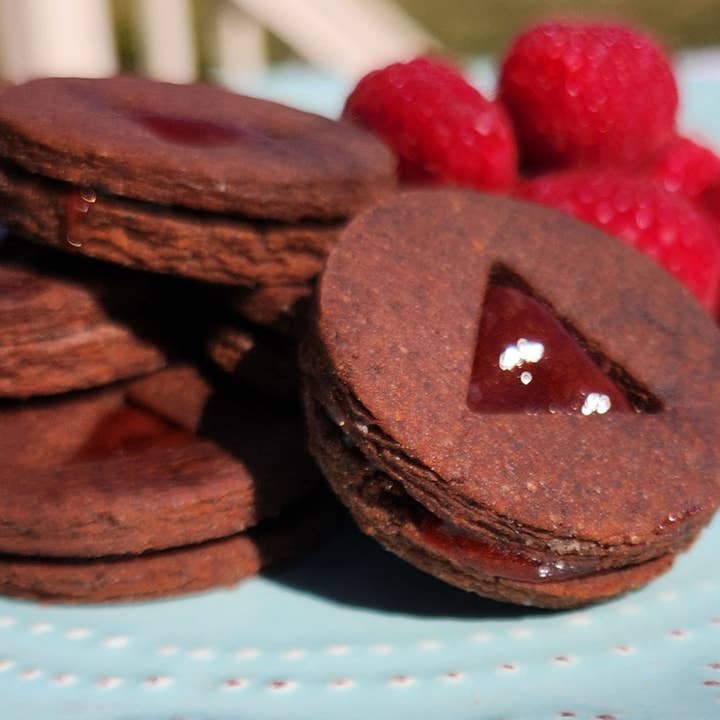 Chocolate Razz 'wich for wholesale by Crumble+Melt delivered