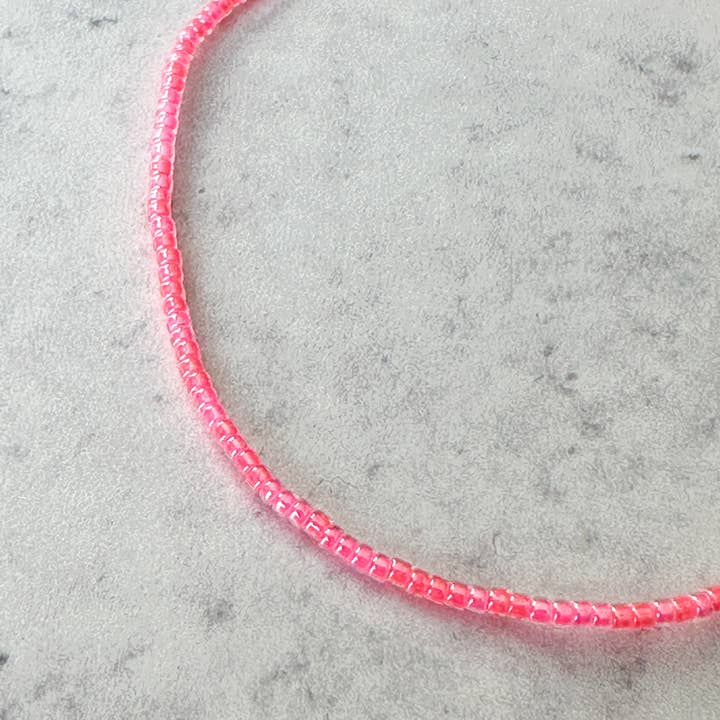 Hot Pink Seed, 1,6 mm für den Großhandel von Libbies Bracelets
