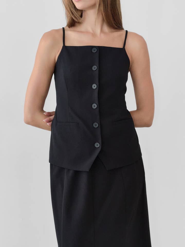 MOD REF - Venta al por mayor Camisa con botones - Mujer - The Selene Top | Elegante top estructurado con cuello cuadrado