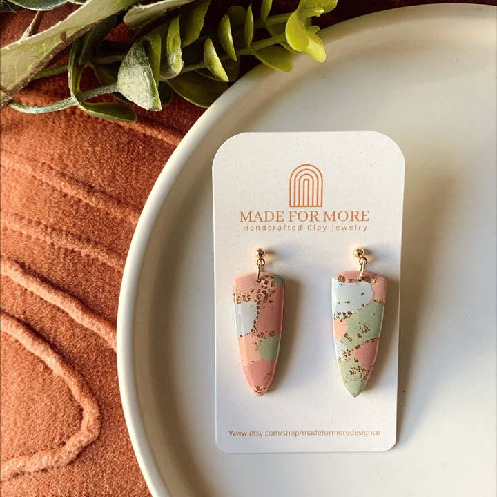 Made For More – Brincos de argola por atacado – Brincos Spring Dagger | Brincos de argila de polímero | Primavera