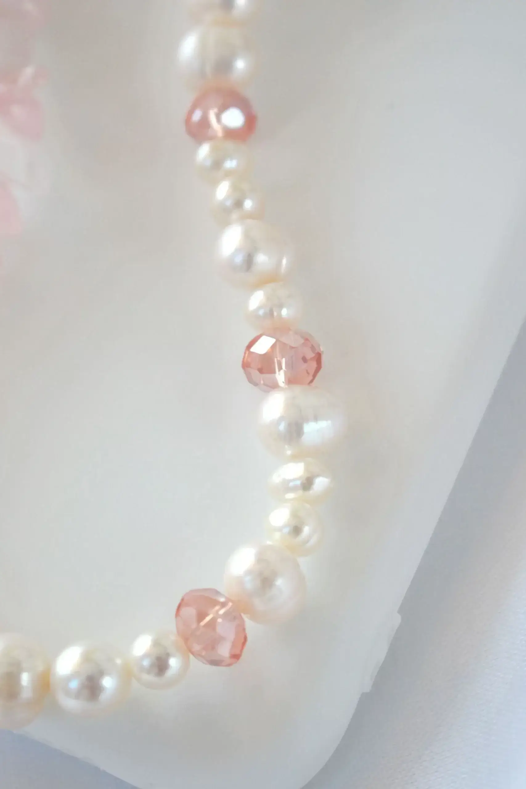 Divine Dulcet - Venta al por mayor Correa para móvil - "Rose Babe" | Lazo para teléfono con cuarzo rosa y perlas de agua dulce2