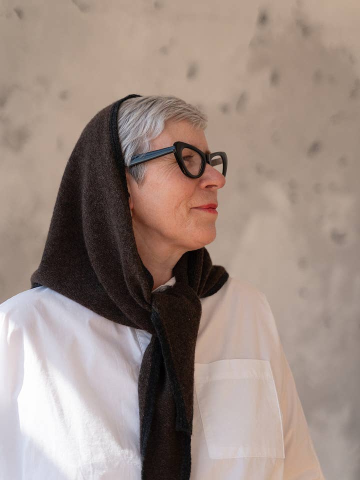 Stachelschwein-Dreiecksschal für den Großhandel von Hilary Jane Keyes