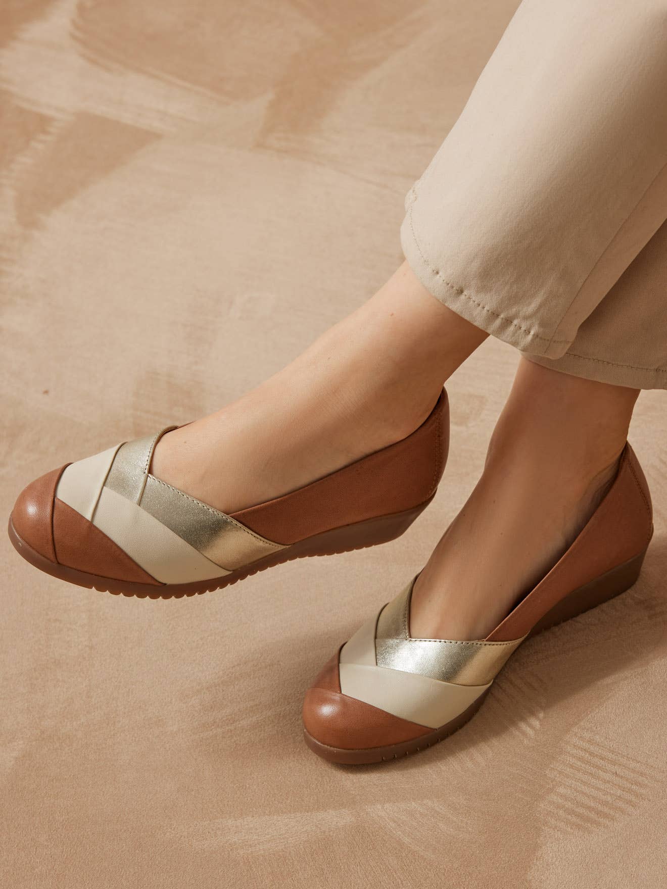 Brown Tricolor leather ballet flats (2012057_0023) for wholesale on Faire0