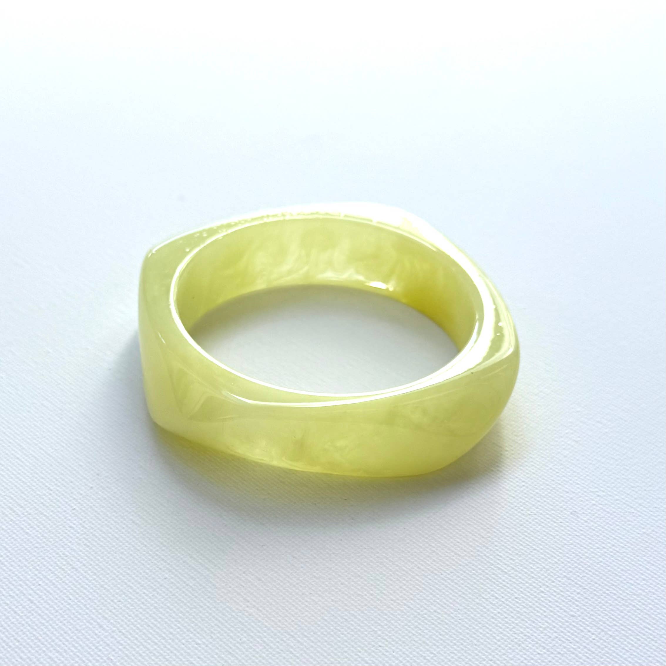 iconic mi – wholesale Bangle bracelet – Swirl Acrylic Bangle Jewellery Pastel Yellow 0
