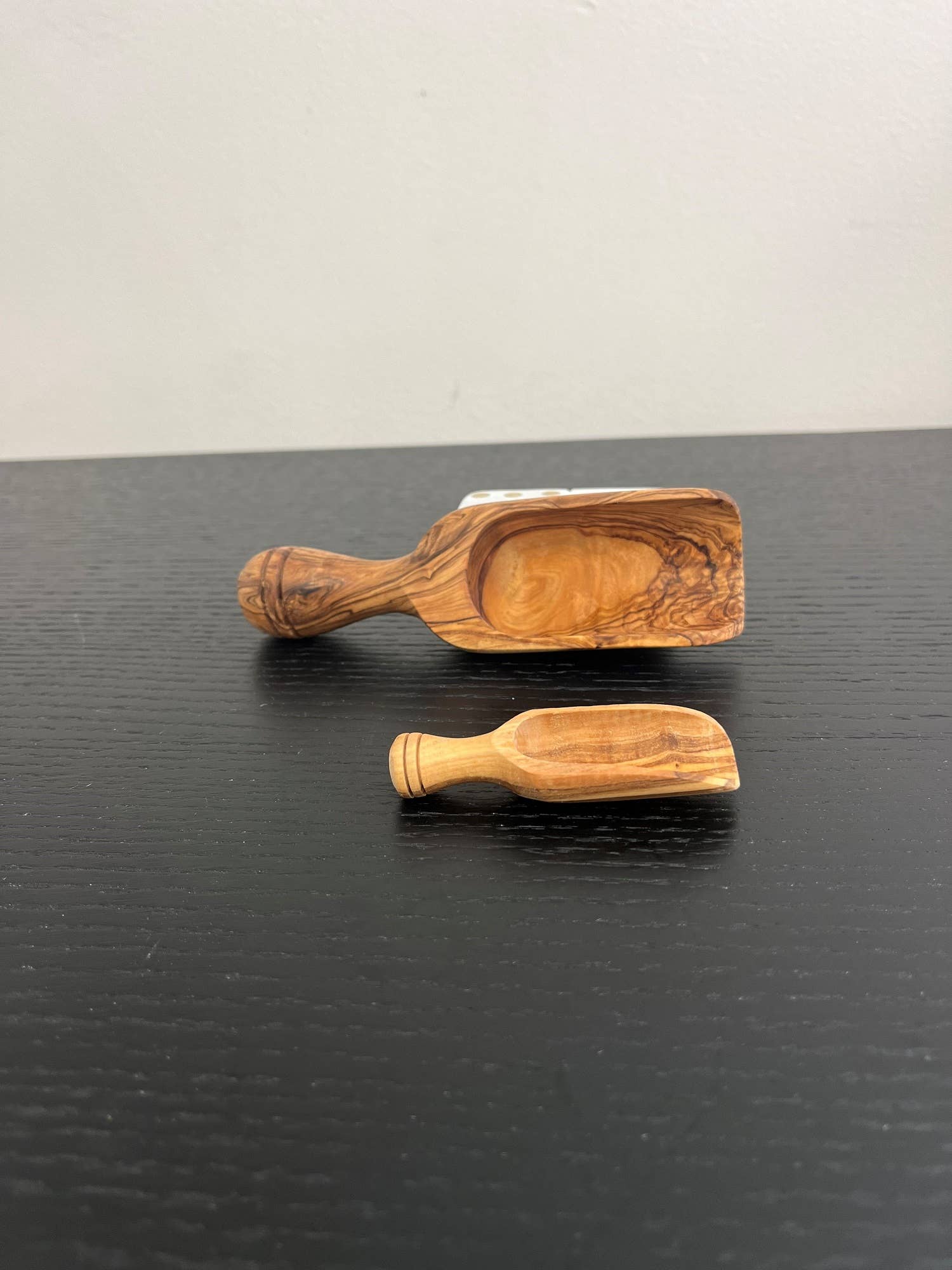 Spade flour 14 cm Olive Wood Natural for wholesale on Faire1