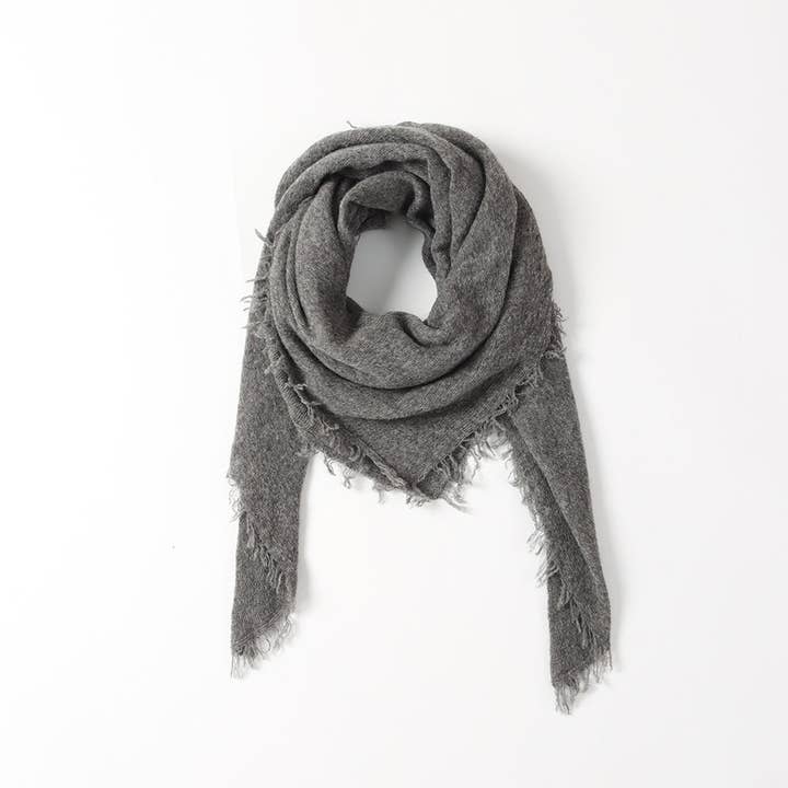 elenomad - Wholesale Scarf - Unisex - FRINGE - 100% cashmere light-weighted diamond shaped scarf with fringe4