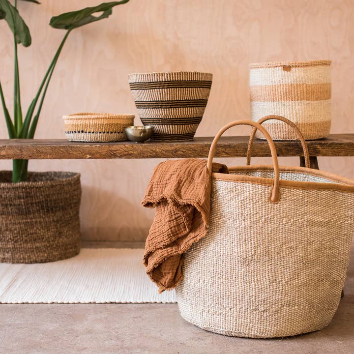 The Basket Room – wholesale Laundry basket – HERI: Natural & White Speckled Woven Laundry Basket | Hamper2