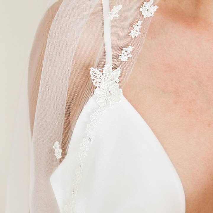 Miss Foxine Couture - Wholesale Veil - Women's - Eislyn Floral Wedding Veil in Off-White and Ivory3