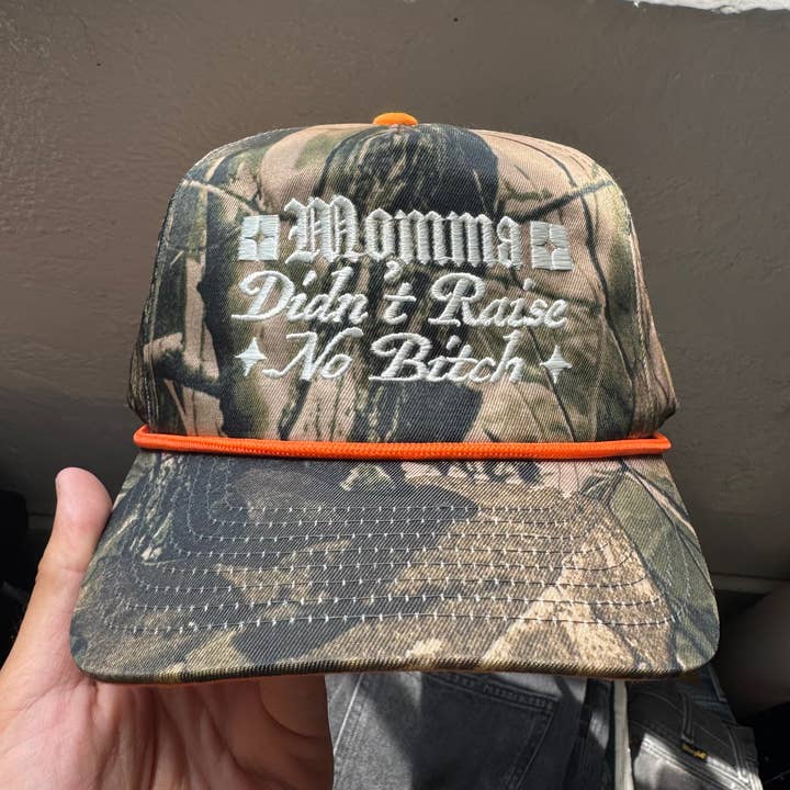 "Mor opfostrede ikke en kujon" hat for engroshandel hos Freddy Tyler Paul