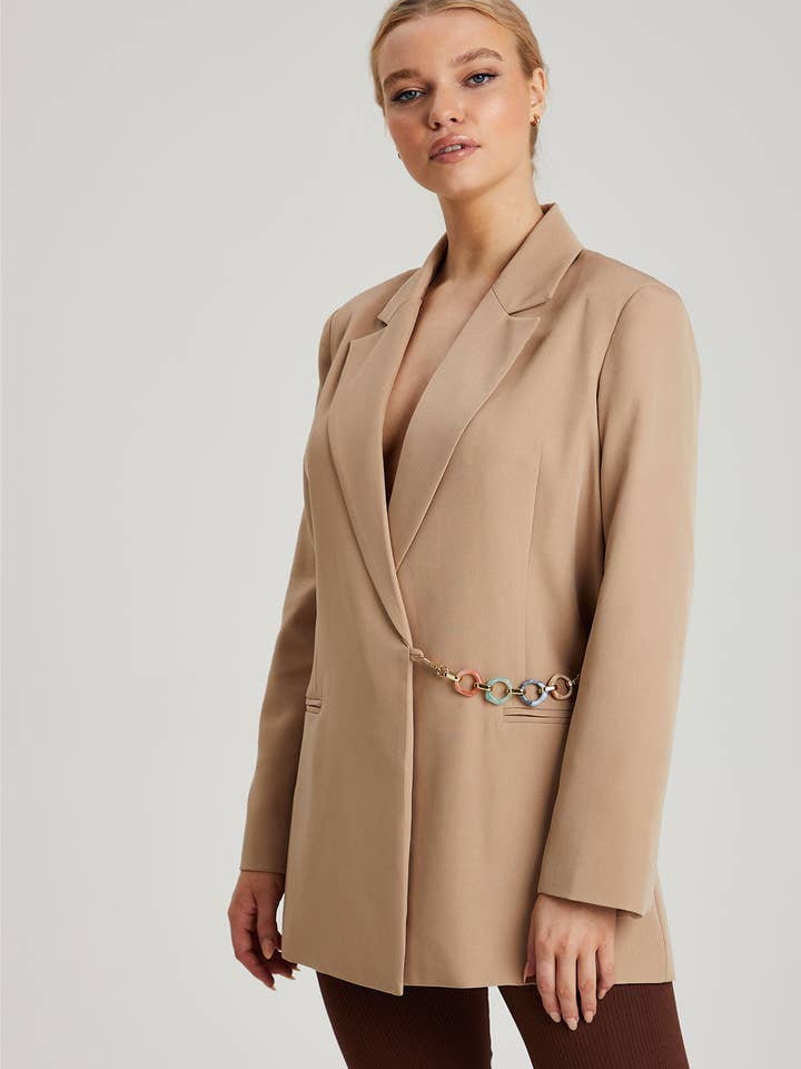 Wickelblazer mit Kettendetail für den Großhandel von Urban Bliss