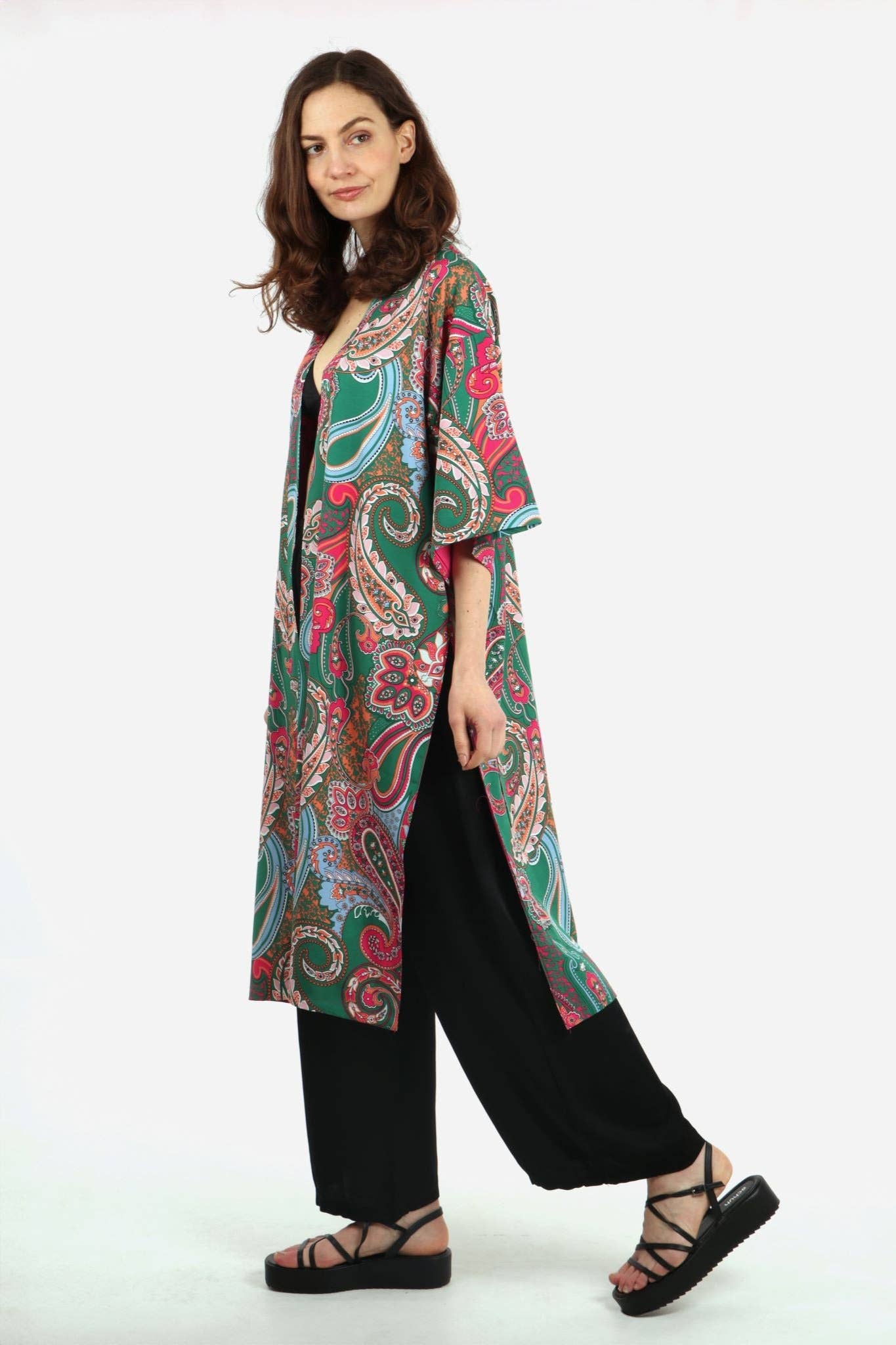 Sarta - Vente Kimono – femme - Veste kimono mi-longue à imprimé cachemire en vert1