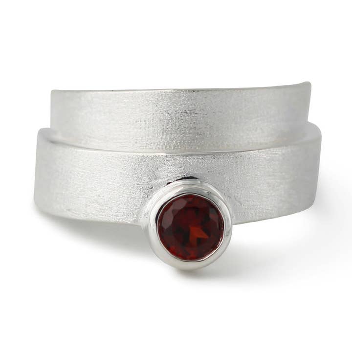 Campur GmbH - Wholesale Single Stone/Solitaire Ring - Silver ring with garnet | Helix0