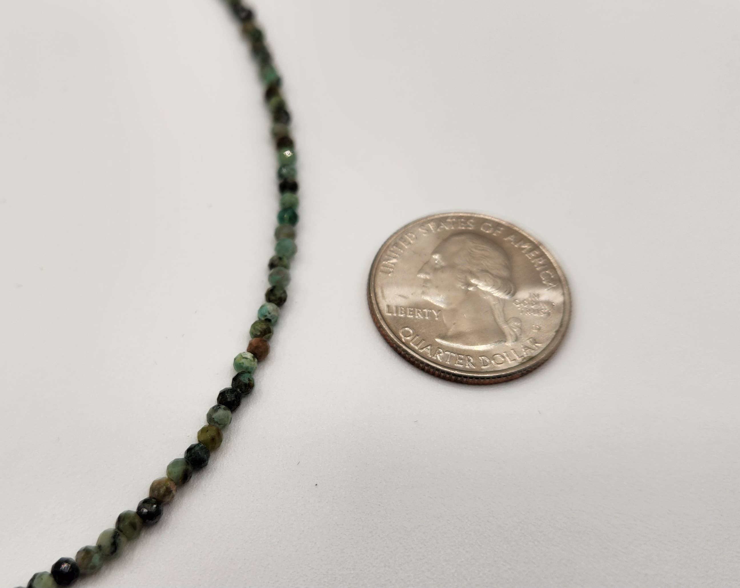 Meraki Gemstones - Vente Collier de perles - Collier à facettes en turquoise africaine de couleur argentée, 3 mm 6