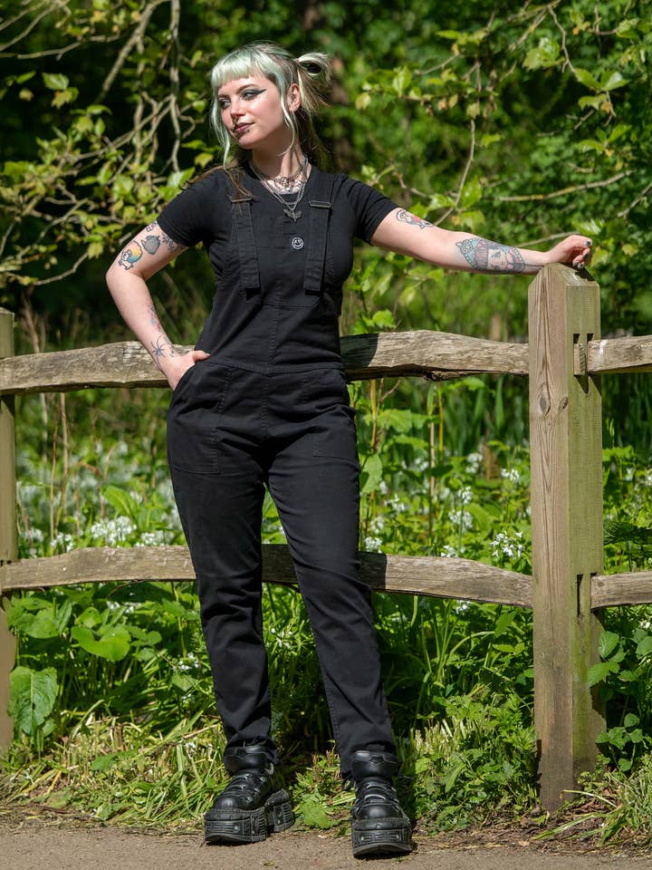 Salopette stretch noir de jais Rebel Romance pour la vente par Rebel Romance