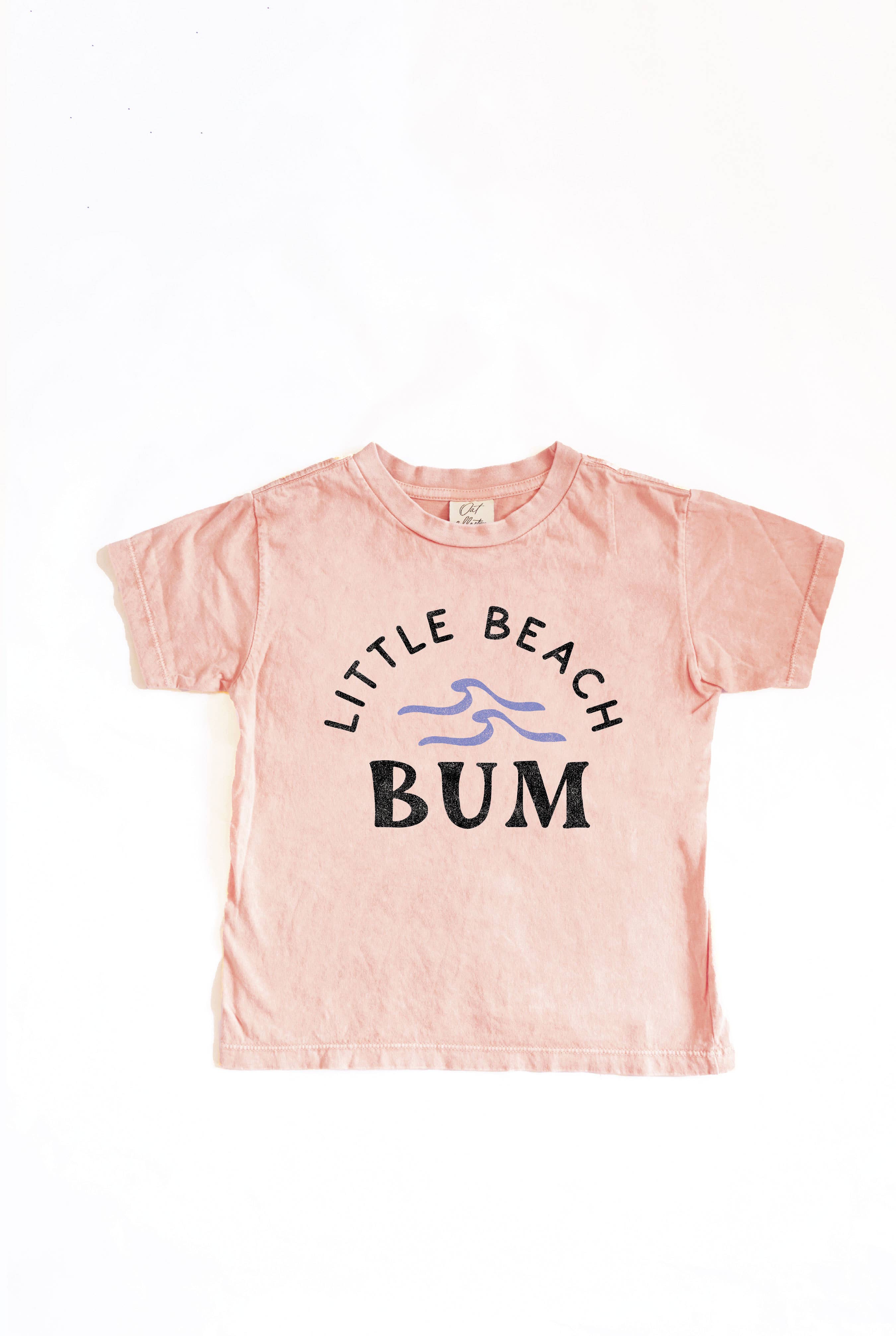 OAT COLLECTIVE – Engroshandel T-shirt med serigrafitryk – til børn – LITTLE BEACH BUM, vasket grafisk top til småbørn5