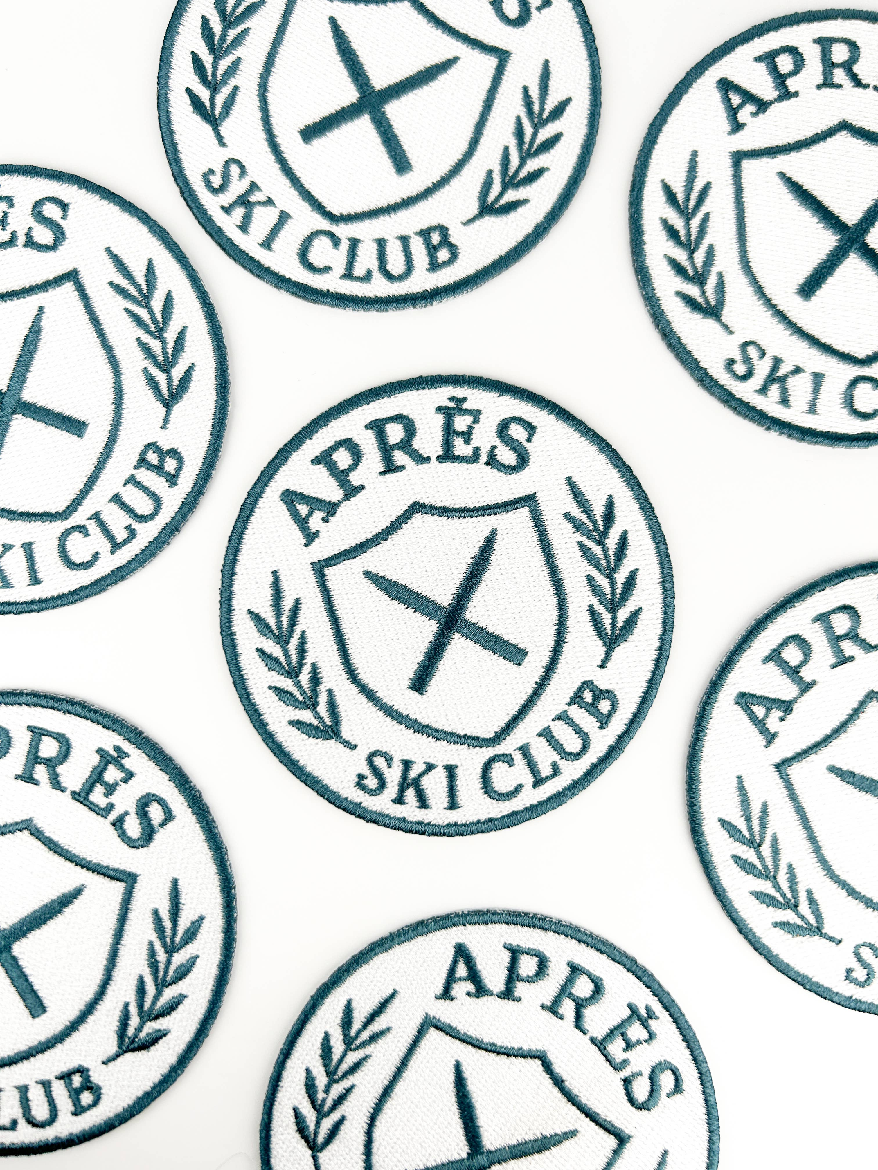 Field Trip Threads - Wholesale Patch - Après Ski Club Patch – Embroidered Iron-On Patch Winter Snow2