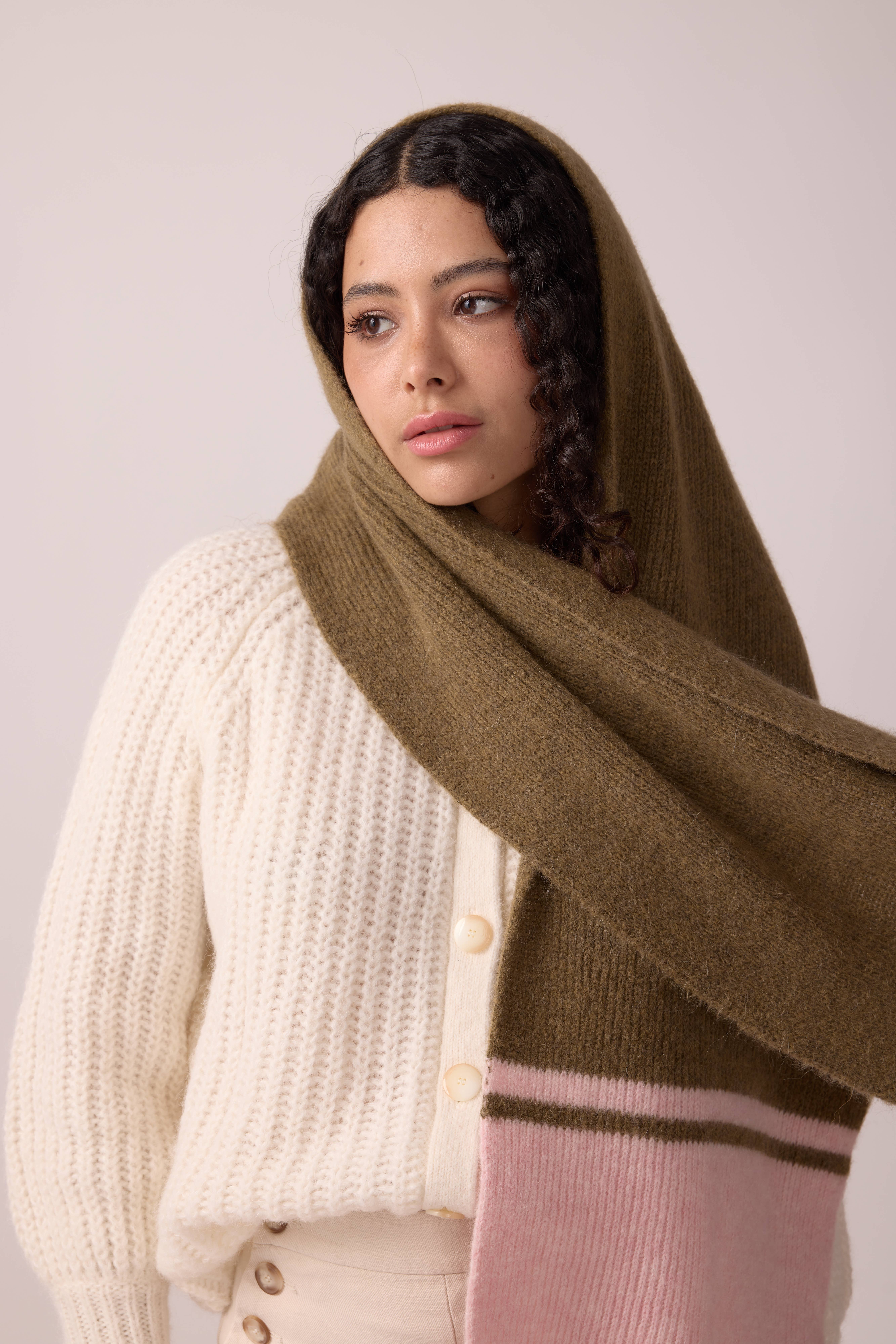 Maradji – wholesale Scarf – Women's – MAXI SCARF ALPACA WOOL FROST BABY PINK KHAKI0