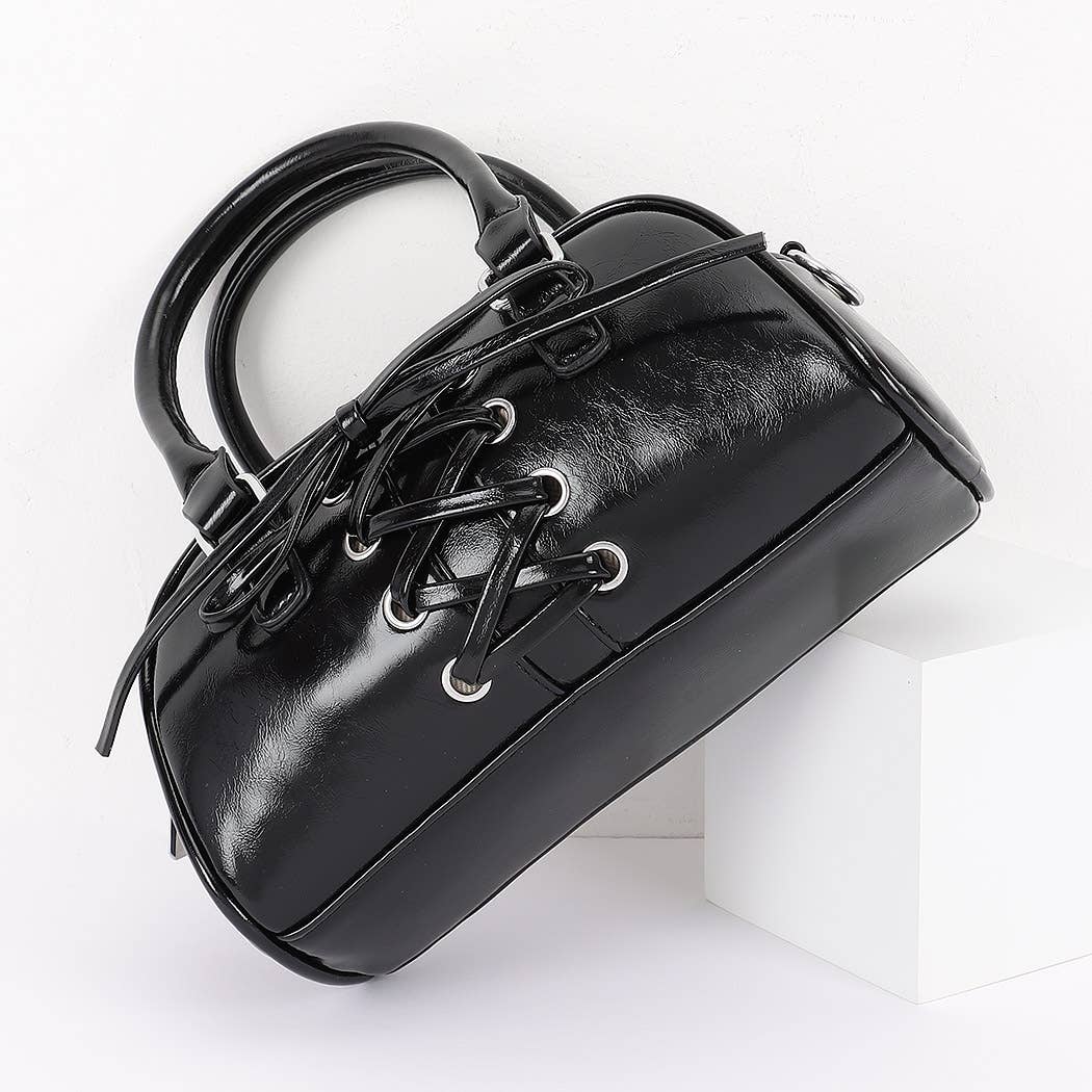 3AM BY H&D ACCESSORIES – Engroshandel Taske med håndtag – til kvinder – Bowlingtaske i vegansk læder med snørelukning5