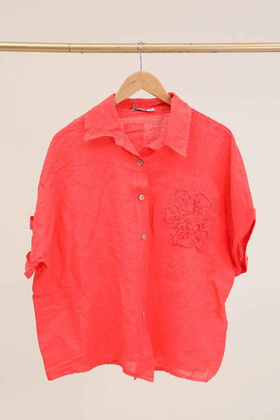 LÉA & LUC - Vente Chemise – femme - Chemise avec une fleur en 100% Lin REF. 2034112